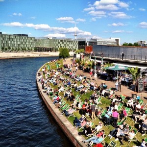 Berlin yesterday: waterside with sun, friends and das German electronica dance music (naturally).