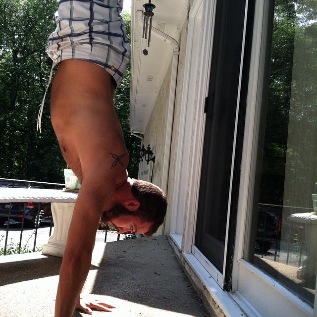 Watching Good Fellas and suddenly felt like I needed to pay tribute to the #HandstandMafia.
